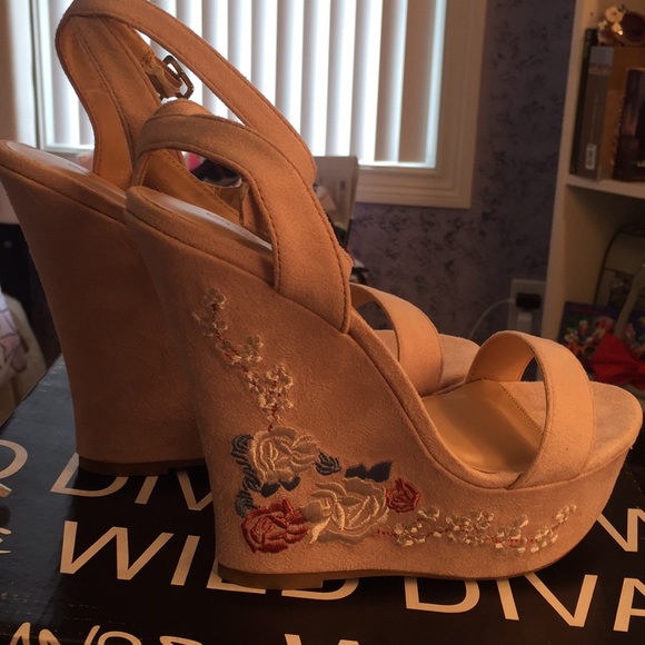 Wild Diva Shoes - Wild Diva Lounge Embroidered Pale Pink Wedges